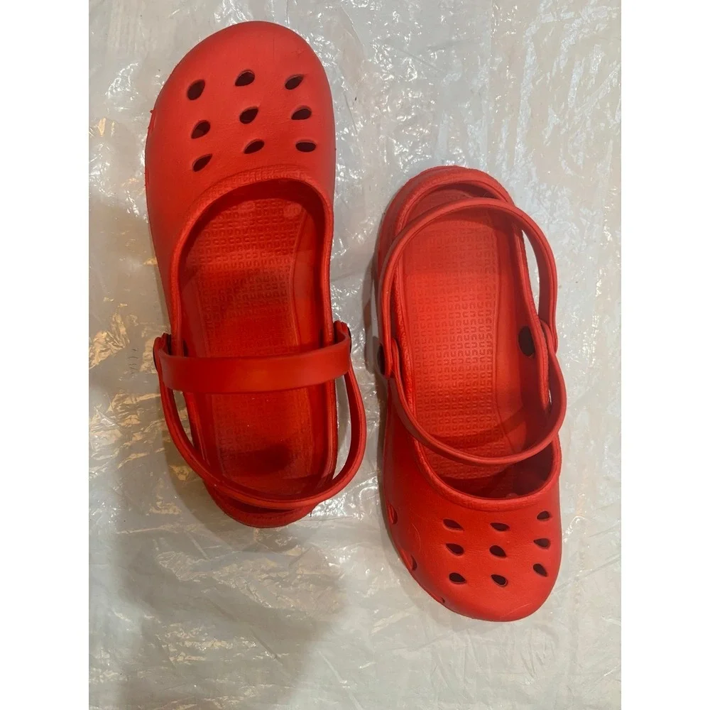 Capelli Of New York‎  Water Shoes Size 6